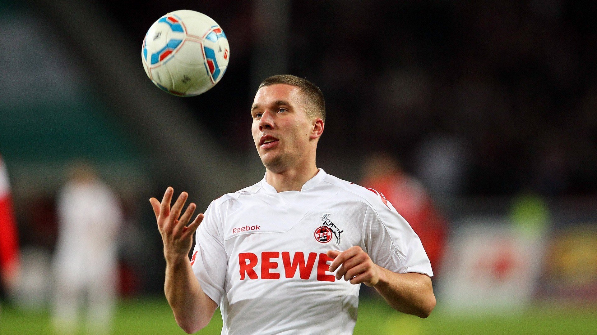 德甲战术大揭秘:变化莫测,场面精彩!,德甲最新战报